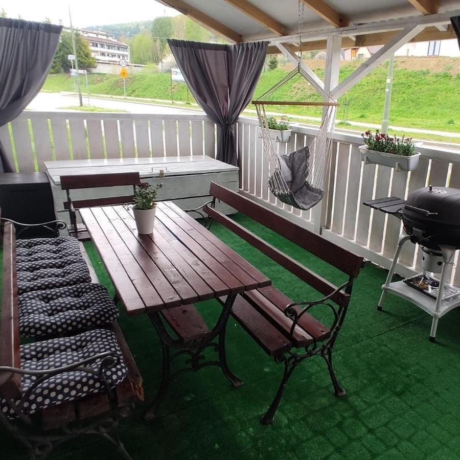 Apartament Deja Vu-Bieszczady Ustrzyki Dolne Bagian luar foto